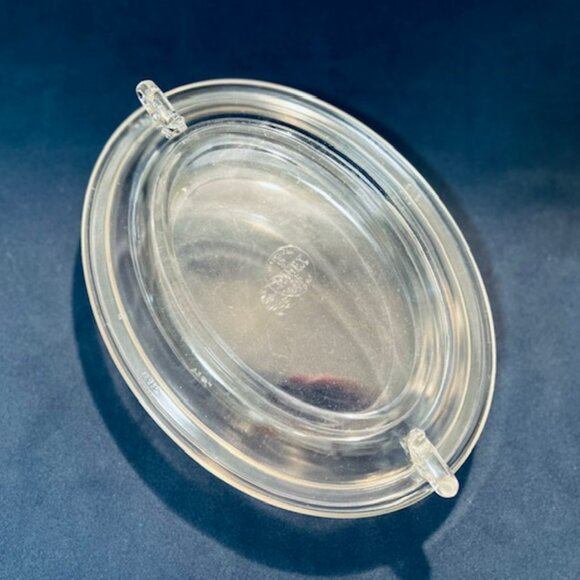 Antique Pyrex Small Oval Covered Casserole 1.5 Quart - First Back stamp Logo - Picture 2 of 13